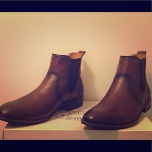 Steve Madden Men’s Leather Chelsea Boots (9.5)